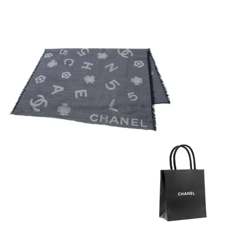 CHANEL Шерстяной шарф с кашемиром женский полуночно-синий, Midnight Blue
CHANEL Шерстяной шарф с кашемиром женский полуночно-синий, Midnight Blue