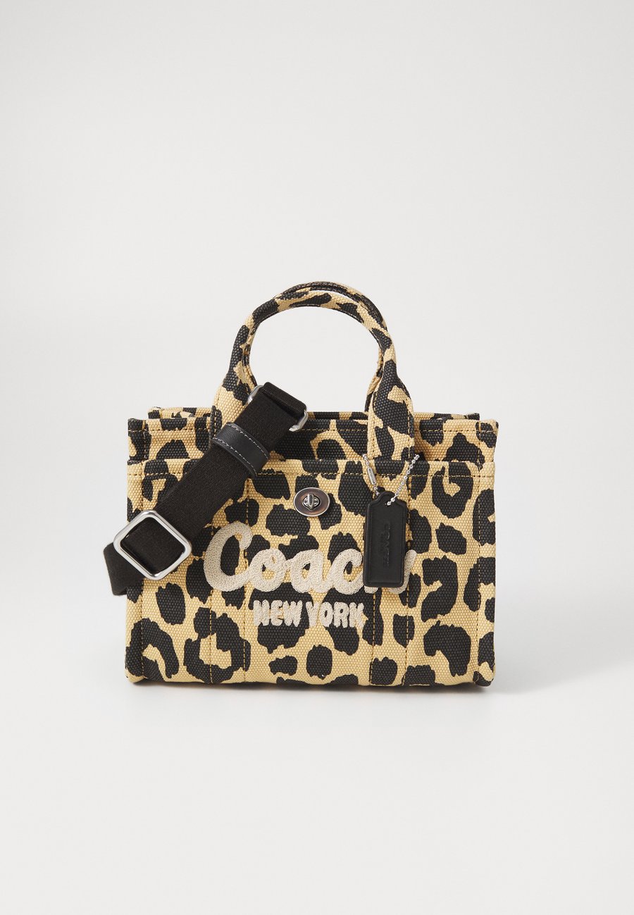 Сумка COACH CARGO TOTE BAG 20 WITH LEOPARD PRINT, Black Multi/Black
Сумка COACH CARGO TOTE BAG 20 WITH LEOPARD PRINT, Black Multi/Black