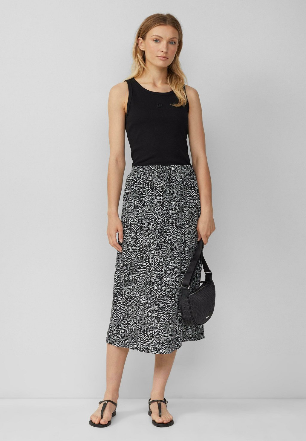 Юбка А-силуэта GEMUSTERTER AUS MIT ELASTIKBUND UND TUNNELZUG s.Oliver, черный
Юбка А-силуэта GEMUSTERTER AUS MIT ELASTIKBUND UND TUNNELZUG s.Oliver, черный