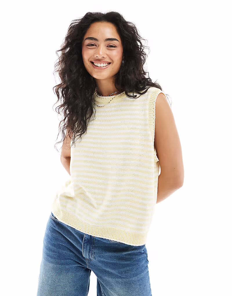 Трикотажная майка ASOS DESIGN с контрастной отделкой в желтую полоску 
Трикотажная майка ASOS DESIGN с контрастной отделкой в желтую полоску