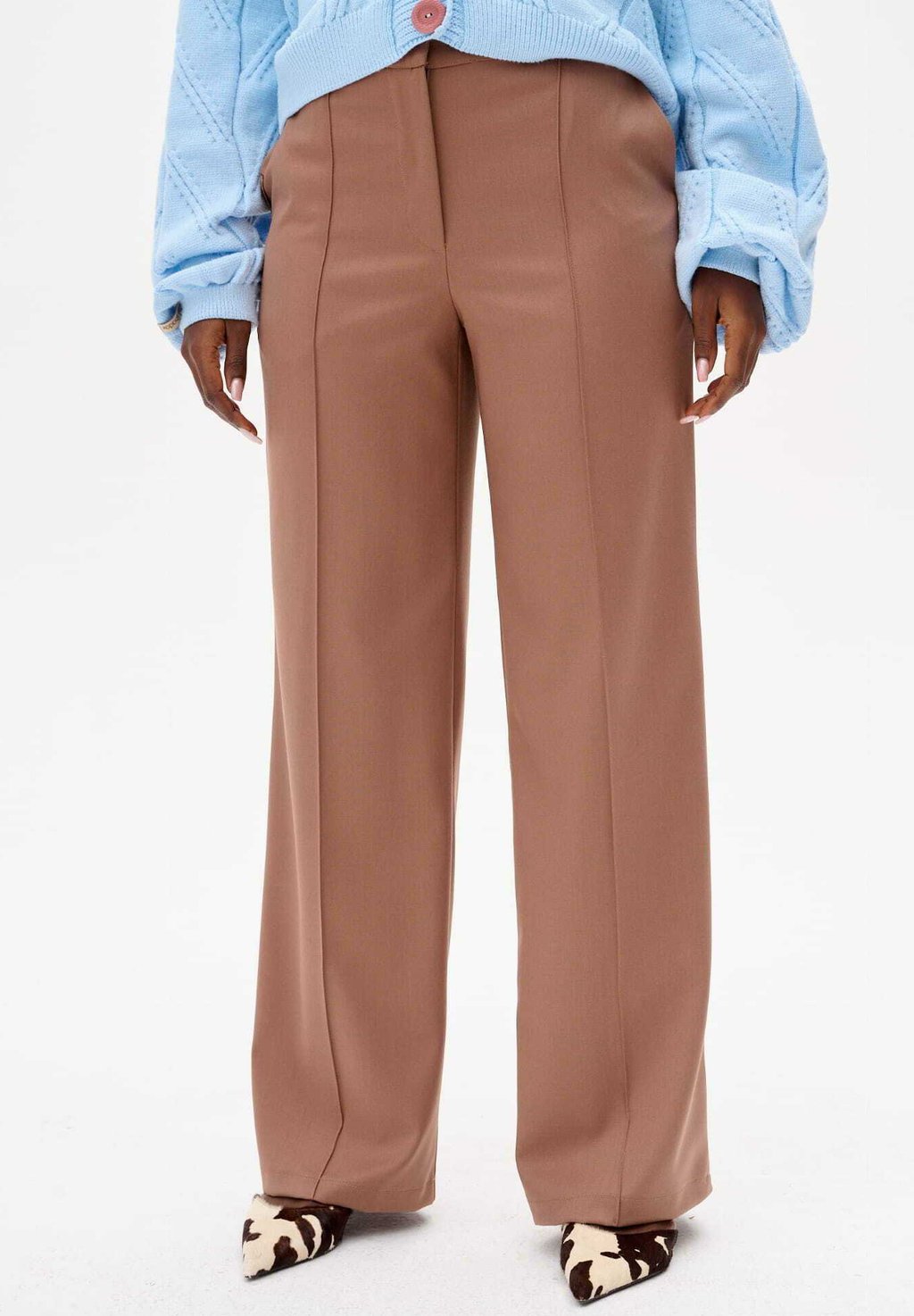 Брюки DEMI blue shadow, коричневый
Брюки DEMI blue shadow, коричневый