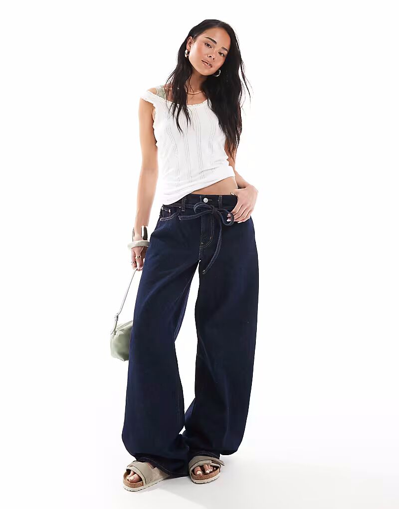 Джинсы Levi's XL прямого свободного кроя темно-синего цвета
Джинсы Levi's XL прямого свободного кроя темно-синего цвета