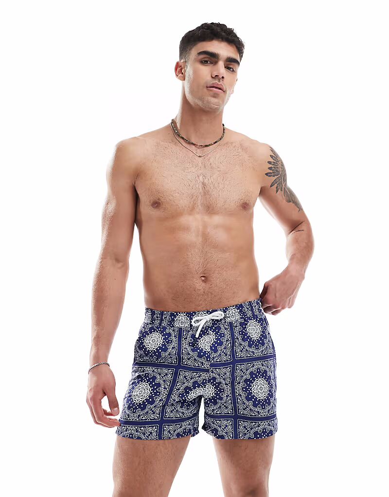 Плавки-шорты с принтом банданы Aray темно-синего цвета
Плавки-шорты с принтом банданы Aray темно-синего цвета