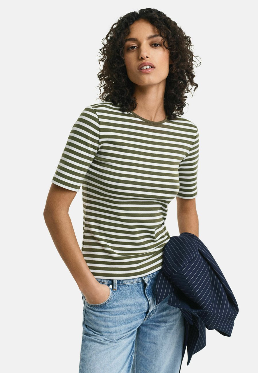 Футболка GANT STRIPED, Moss Green/Mottled Green, Зеленый, Футболка GANT STRIPED, Moss Green/Mottled Green
Футболка GANT STRIPED, Moss Green/Mottled Green, Зеленый, Футболка GANT STRIPED, Moss Green/Mottled Green