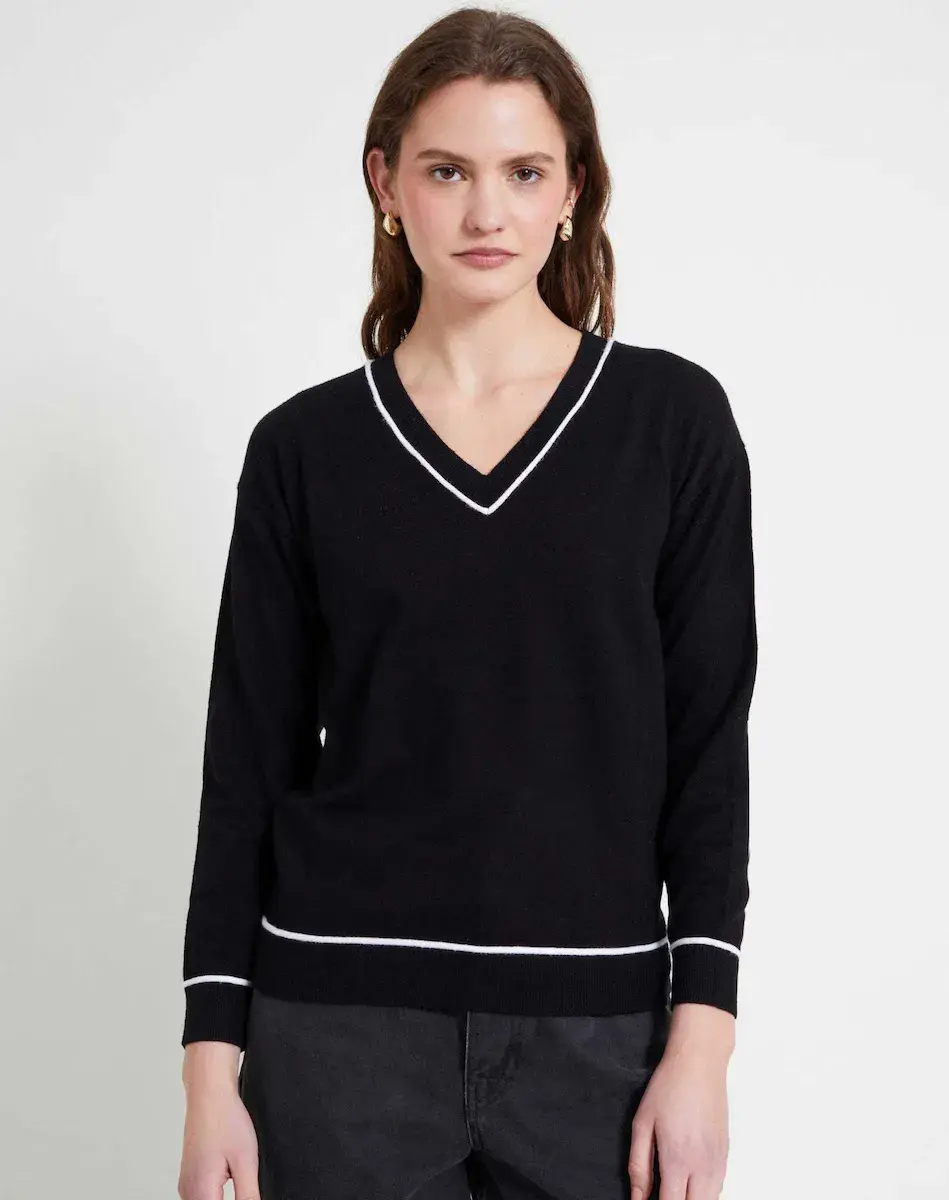 Женский мягкий трикотажный свитер с V-образным вырезом Naf Naf, черный
Женский мягкий трикотажный свитер с V-образным вырезом Naf Naf, черный