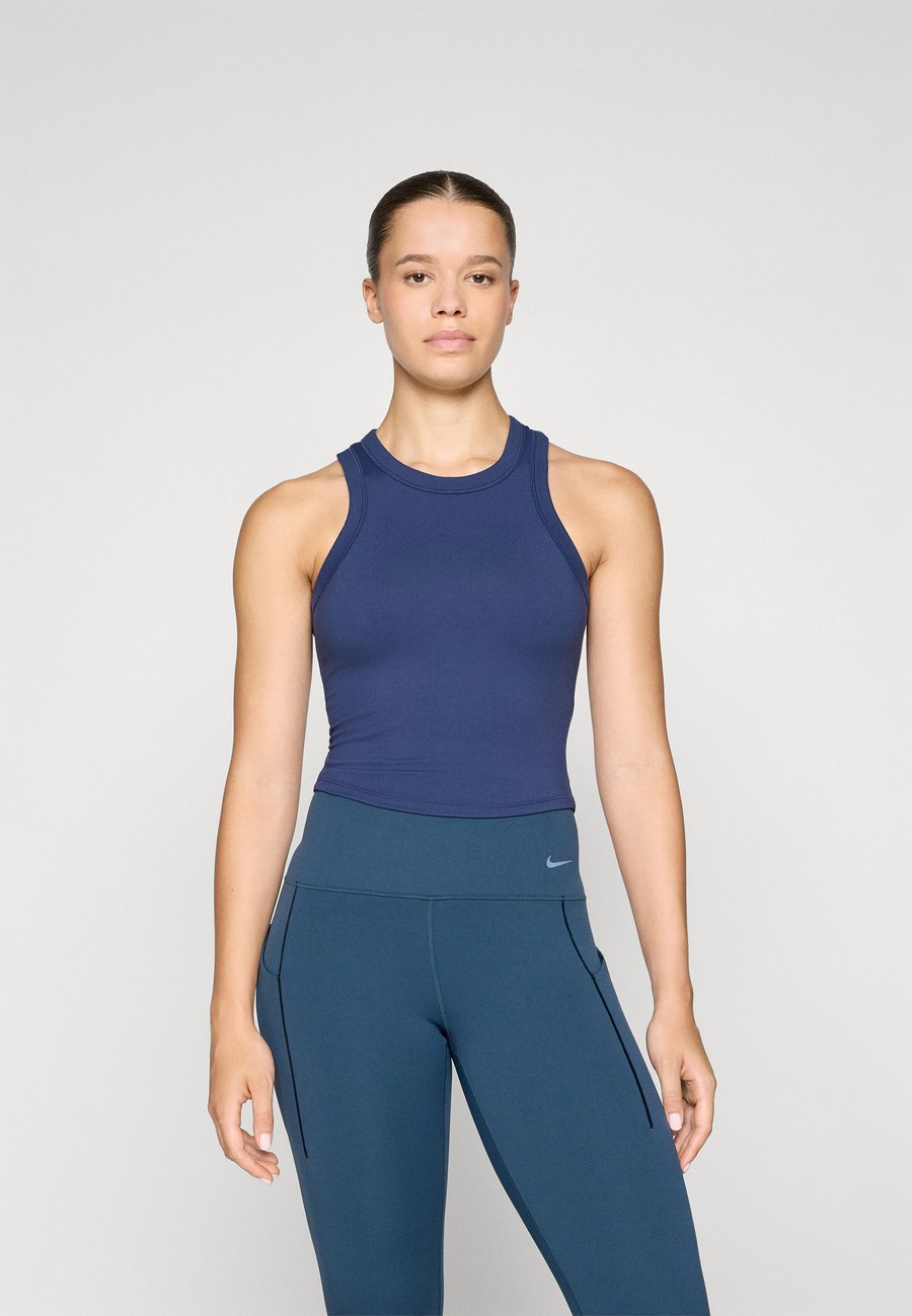 Топ Nike Performance ONE FITTED CROP TANK, Midnight Navy/Dark Blue
Топ Nike Performance ONE FITTED CROP TANK, Midnight Navy/Dark Blue