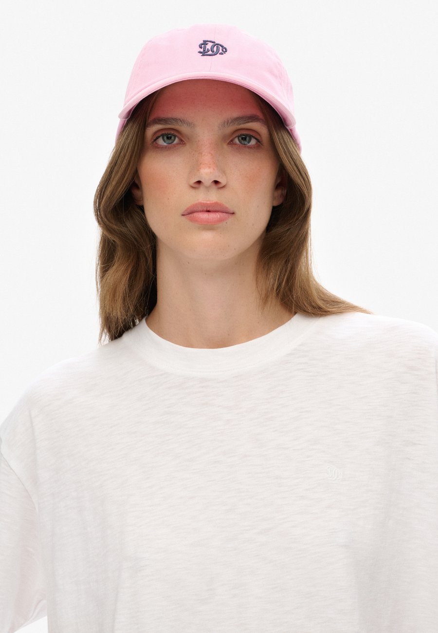 Бейсболка Superdry & Co Cap, Prep Pink/Pink
Бейсболка Superdry & Co Cap, Prep Pink/Pink
