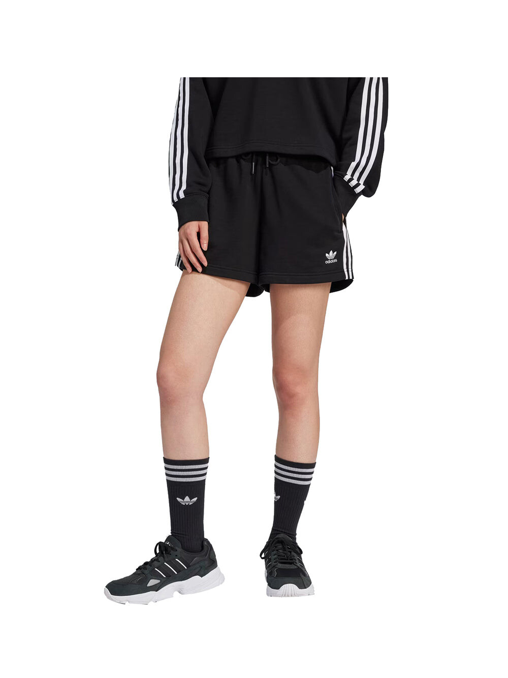 Черные женские шорты Adidas
Черные женские шорты Adidas