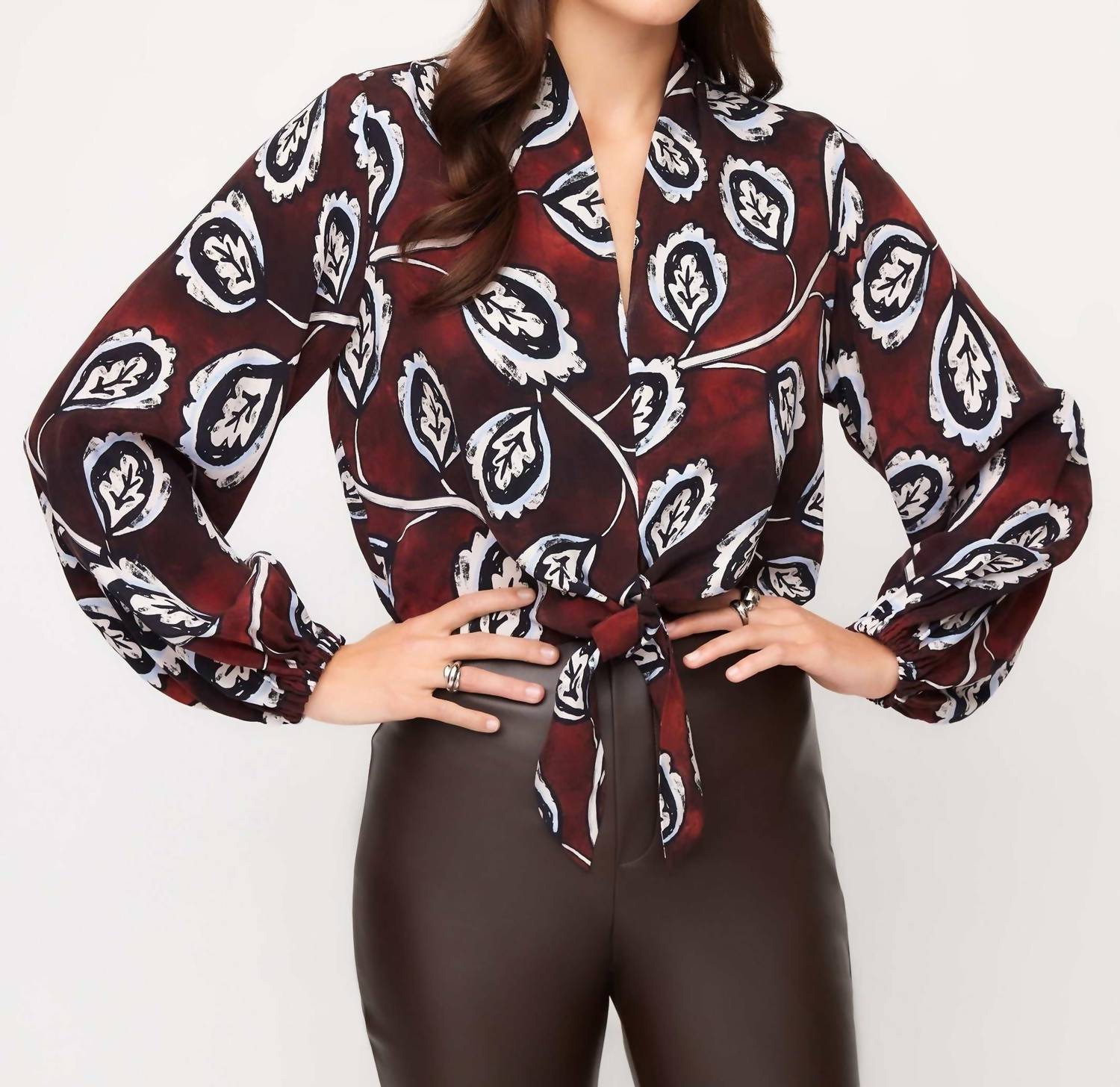 Асимметричный топ с V-образным вырезом и цветочным принтом Scarlet Fifteen Twenty, Floral Print
Асимметричный топ с V-образным вырезом и цветочным принтом Scarlet Fifteen Twenty, Floral Print