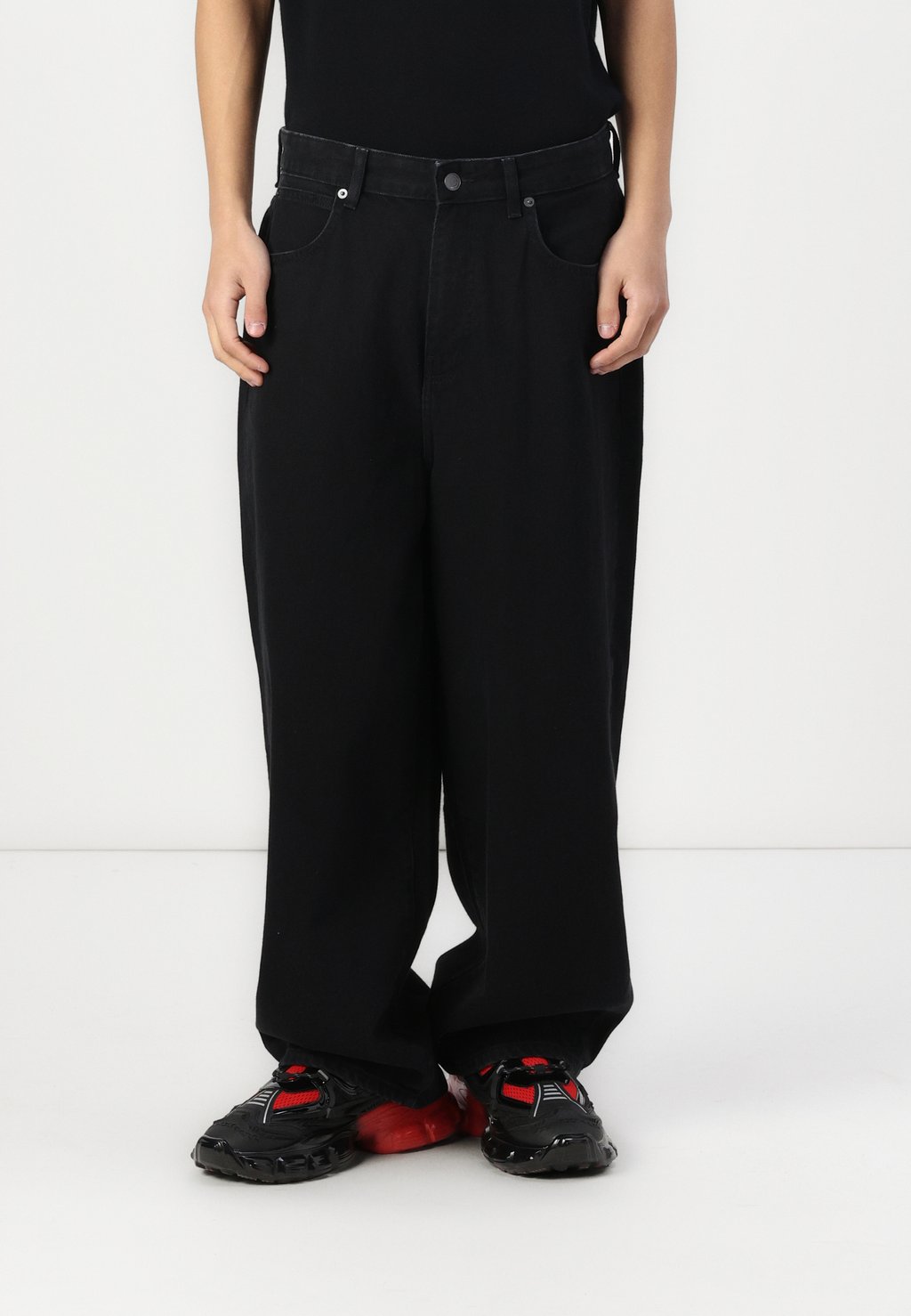 Джинсы свободного кроя ONSCARL BALLOON Only & Sons, черный деним
Джинсы свободного кроя ONSCARL BALLOON Only & Sons, черный деним