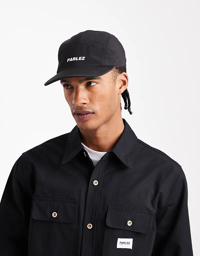 Пятипанельная двусторонняя кепка Parlez с флисовой подкладкой с монограммой черного цвета
Пятипанельная двусторонняя кепка Parlez с флисовой подкладкой с монограммой черного цвета