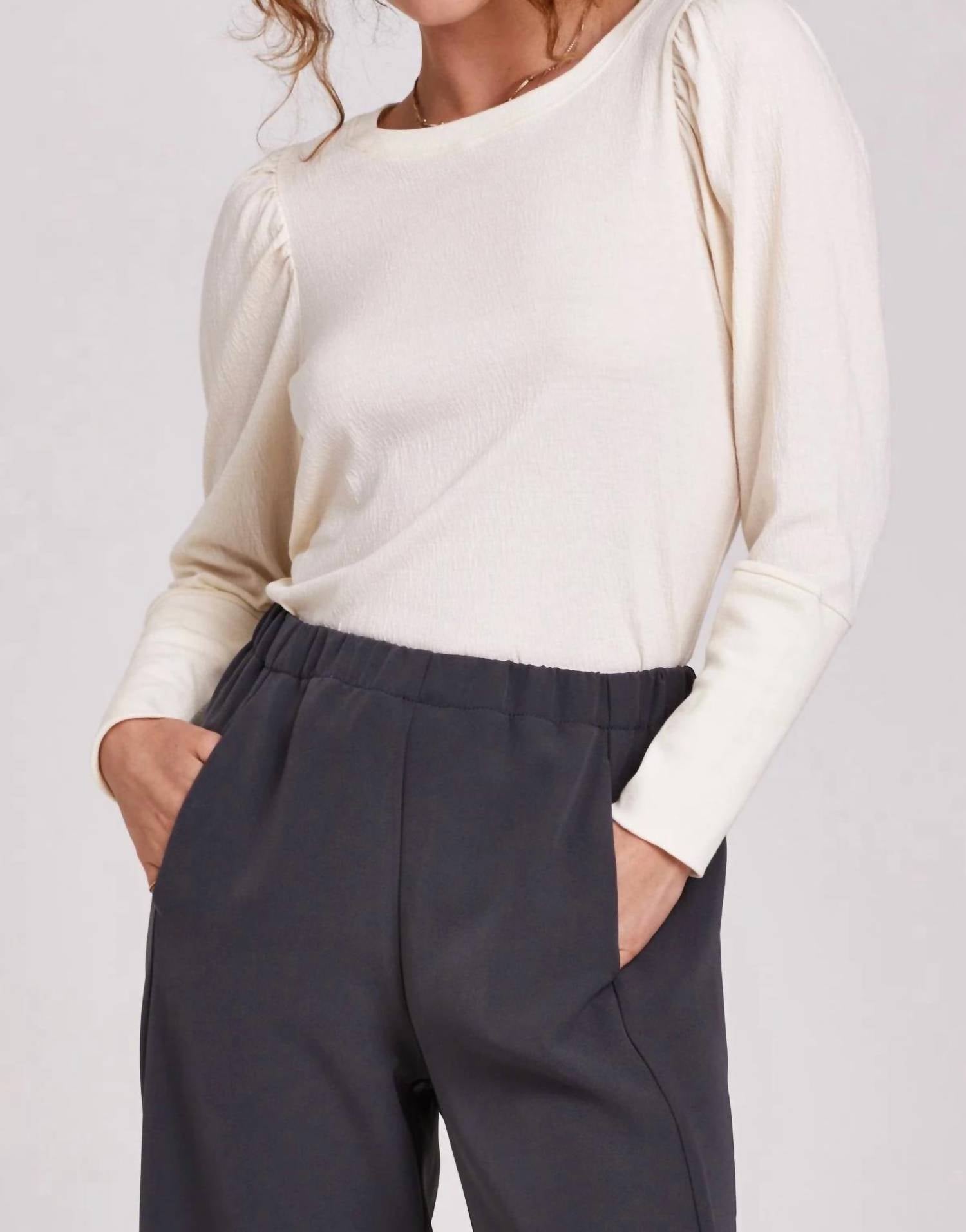 Пуфф топ с длинными рукавами в кремовом цвете Another Love
Пуфф топ с длинными рукавами в кремовом цвете Another Love