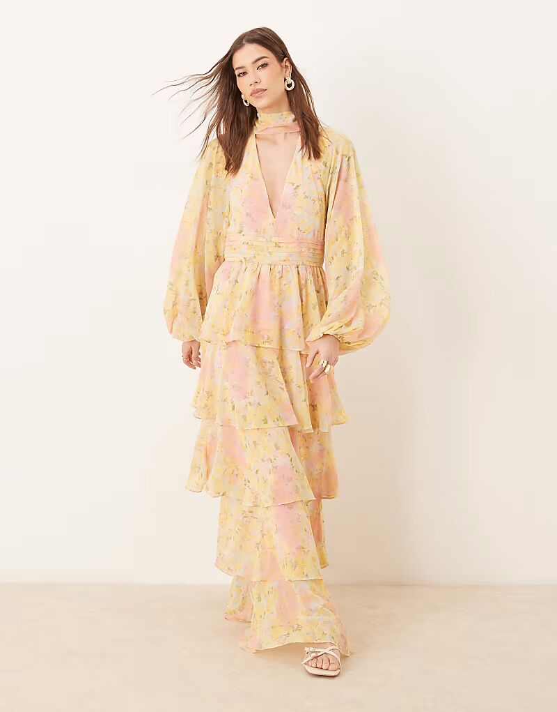 Платье макси Pretty Lavish с глубоким вырезом и оборками в яркий абстрактный цветочный узор
Платье макси Pretty Lavish с глубоким вырезом и оборками в яркий абстрактный цветочный узор