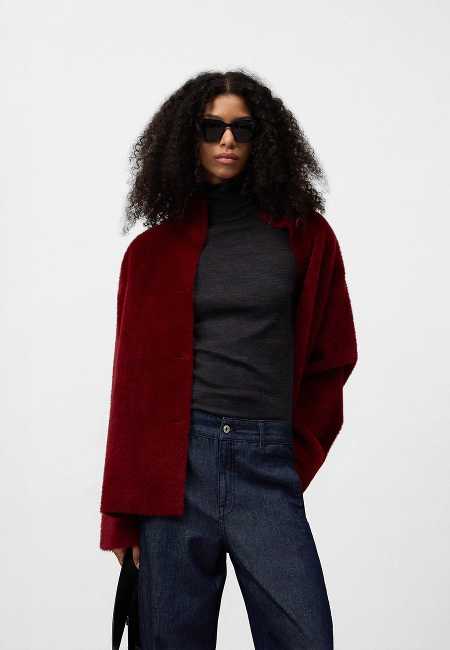 Кардиган ADOLFO DOMINGUEZ FUZZY, Red
Кардиган ADOLFO DOMINGUEZ FUZZY, Red