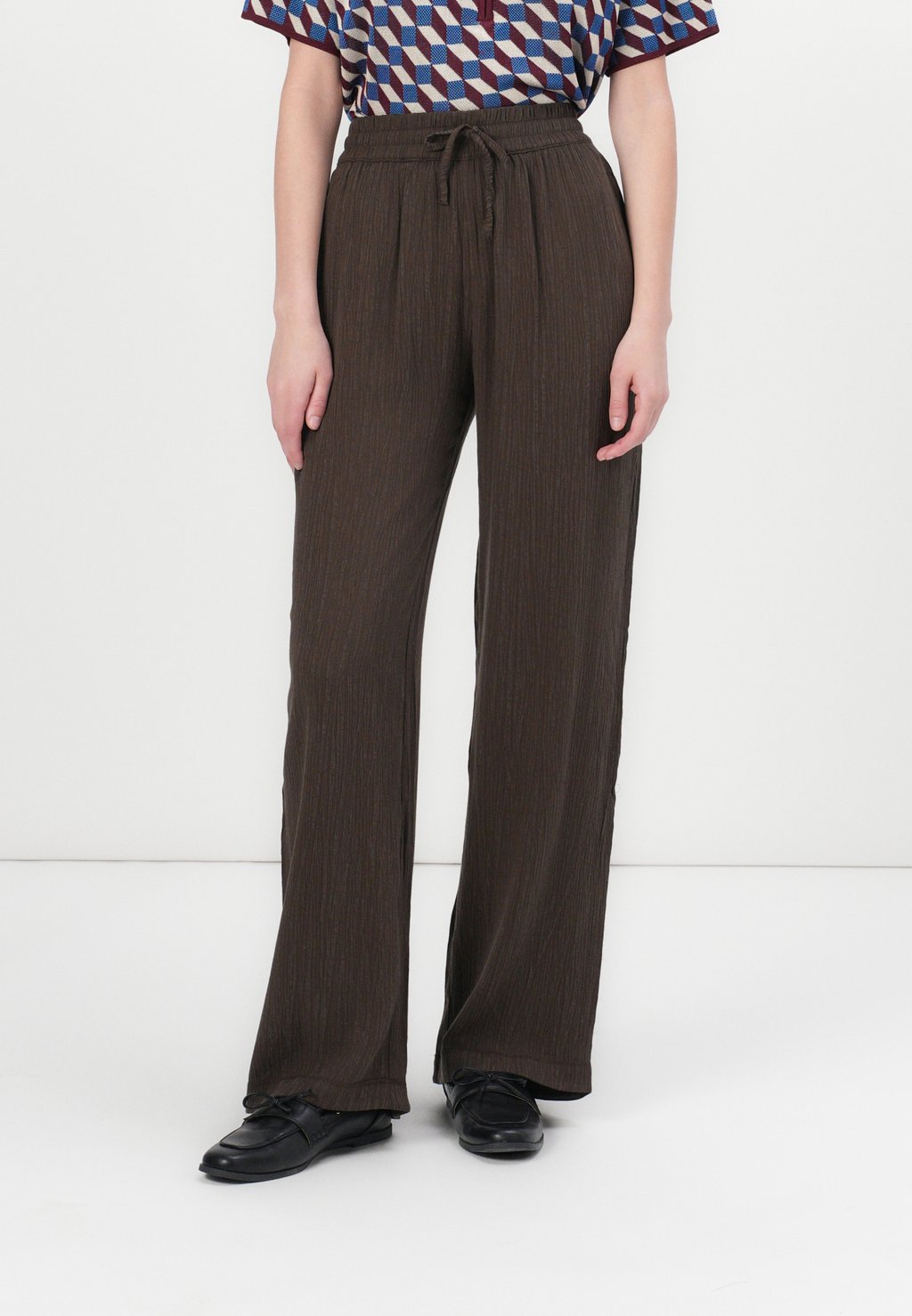 Брюки TROUSERS PENNYLAN PARFOIS, коричневый
Брюки TROUSERS PENNYLAN PARFOIS, коричневый