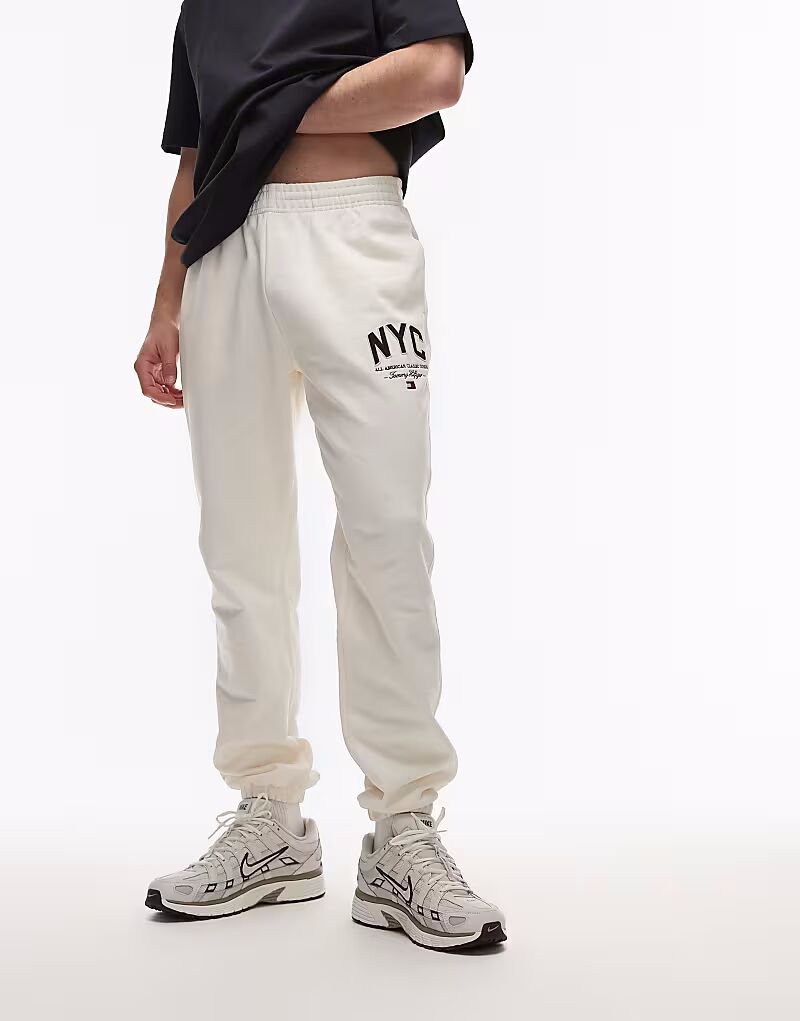 Спортивные брюки Tommy Hilfiger Athleisure свободного кроя бежевого цвета
Спортивные брюки Tommy Hilfiger Athleisure свободного кроя бежевого цвета