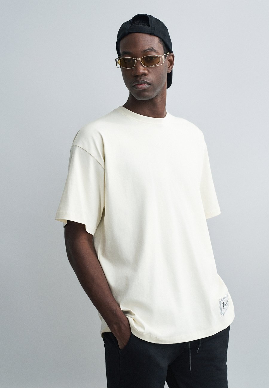 Футболка GCDS MAGIC, Bone/Off-White
Футболка GCDS MAGIC, Bone/Off-White