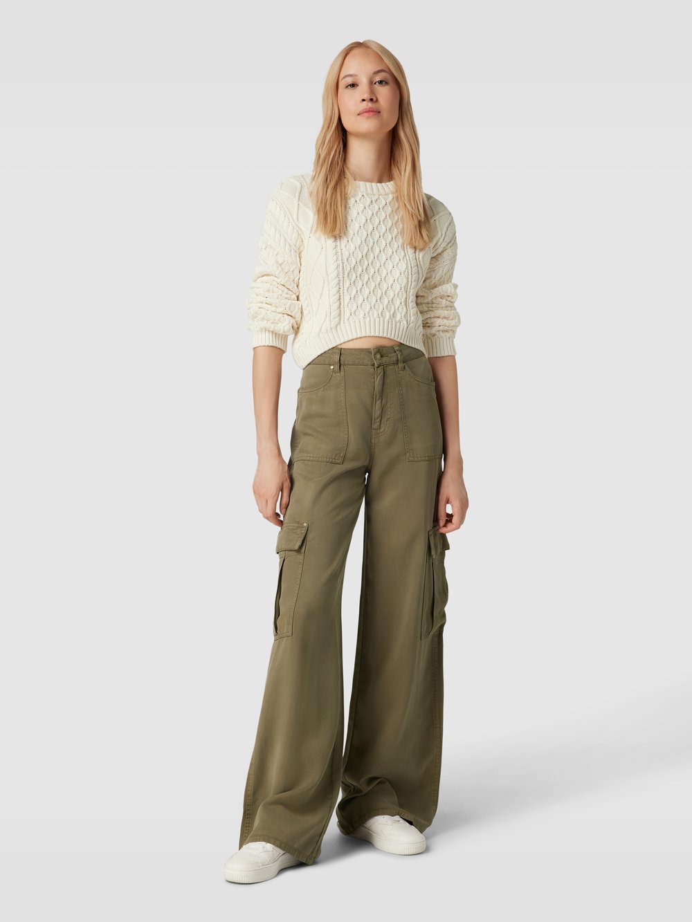 Брюки-карго из лиоцелла с накладными карманами, модель «LUANA» Guess, оливковый
Брюки-карго из лиоцелла с накладными карманами, модель «LUANA» Guess, оливковый