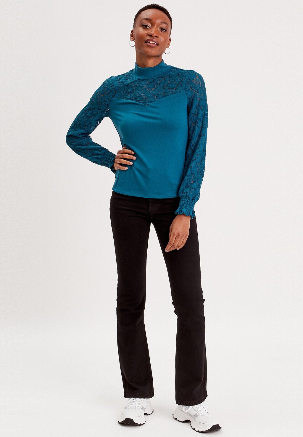 Блуза MIT STEHKRAGEN Cache Cache, цвет Bleu Canard
Блуза MIT STEHKRAGEN Cache Cache, цвет Bleu Canard