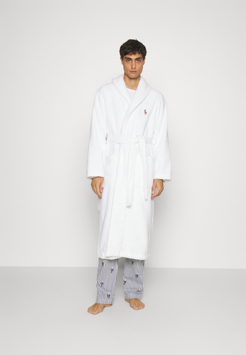 Халат ХАЛАТ SHAWL LOUNGE Polo Ralph Lauren, weiss
Халат ХАЛАТ SHAWL LOUNGE Polo Ralph Lauren, weiss