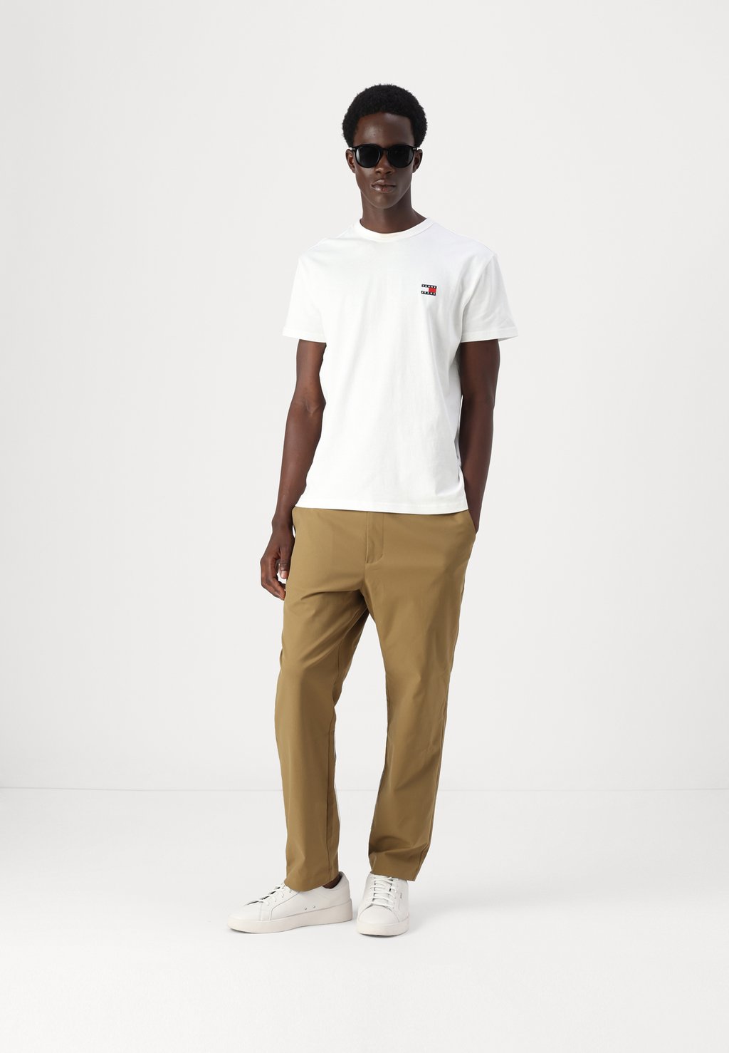 Базовая футболка BADGE TEE Tommy Jeans, молочный
Базовая футболка BADGE TEE Tommy Jeans, молочный