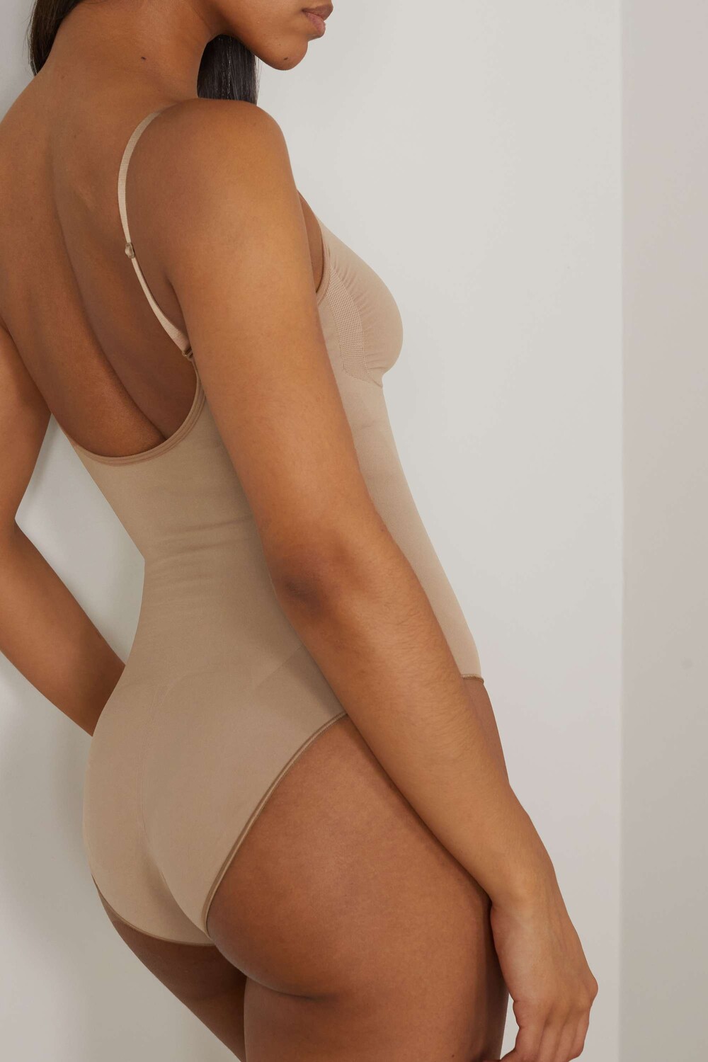 SKIMS Бесшовное боди Sculpt Brief - Sienna, бежевый
SKIMS Бесшовное боди Sculpt Brief - Sienna, бежевый