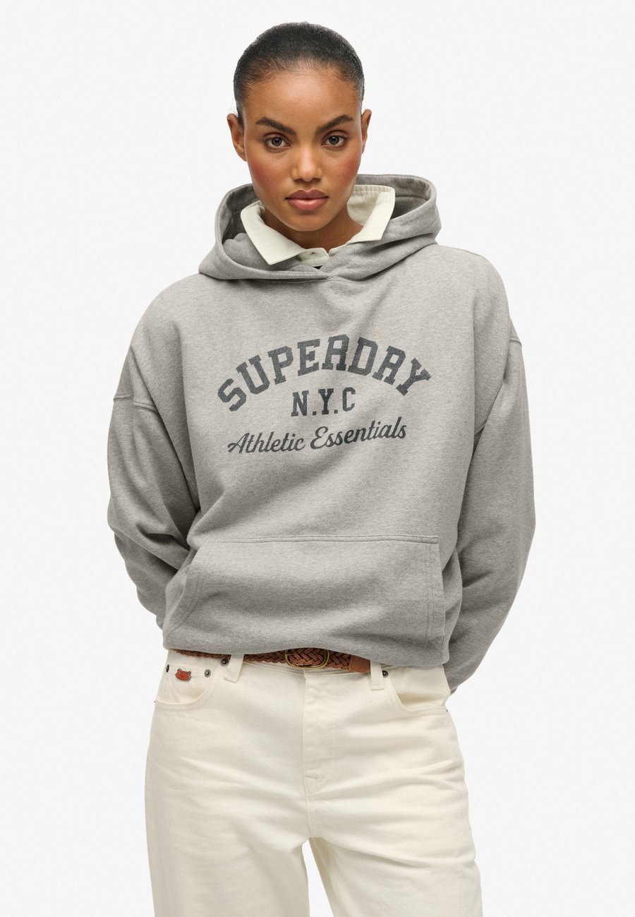 Худи Superdry & Co ATHLETIC ESSENTIALS RELAXED, Athletic Grey Marl/Mottled Grey, Серый, Худи Superdry & Co ATHLETIC ESSENTIALS RELAXED, Athletic Grey Marl/Mottled Grey
Худи Superdry & Co ATHLETIC ESSENTIALS RELAXED, Athletic Grey Marl/Mottled Grey, Серый, Худи Superdry & Co ATHLETIC ESSENTIALS RELAXED, Athletic Grey Marl/Mottled Grey