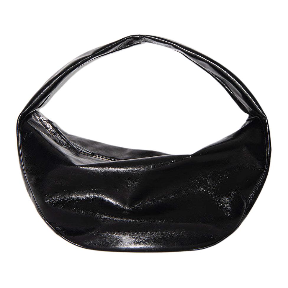 By Far Макси куш кожаная сумка через плечо с защипами
By Far Макси куш кожаная сумка через плечо с защипами