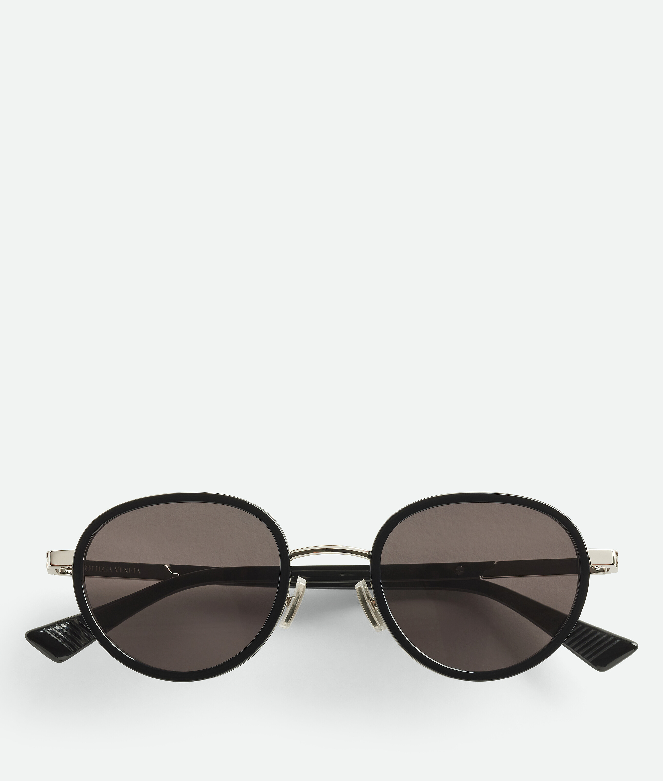 Forte panthos sunglasses BOTTEGA VENETA, черный/серый
Forte panthos sunglasses BOTTEGA VENETA, черный/серый