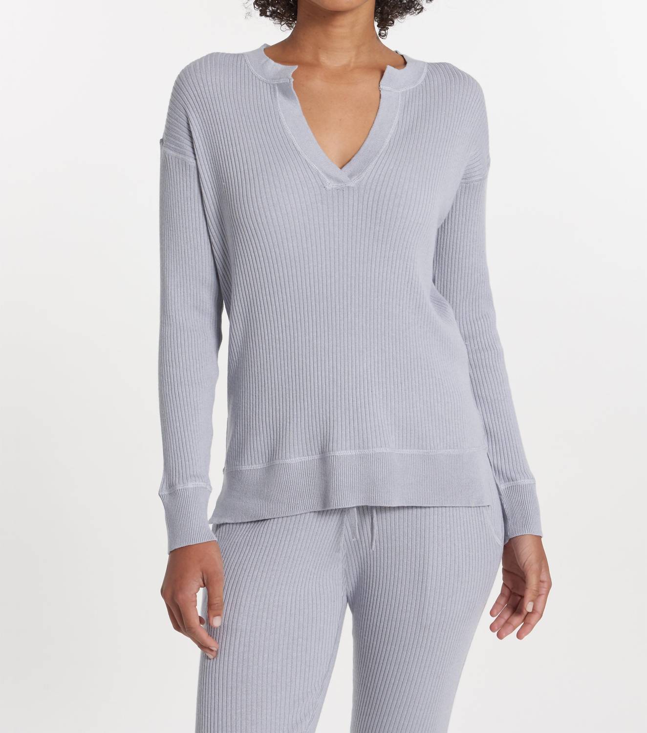 Топ с разрезом на шее Cabo в светло-сером цвете LEIMERE, светло-серый
Топ с разрезом на шее Cabo в светло-сером цвете LEIMERE, светло-серый