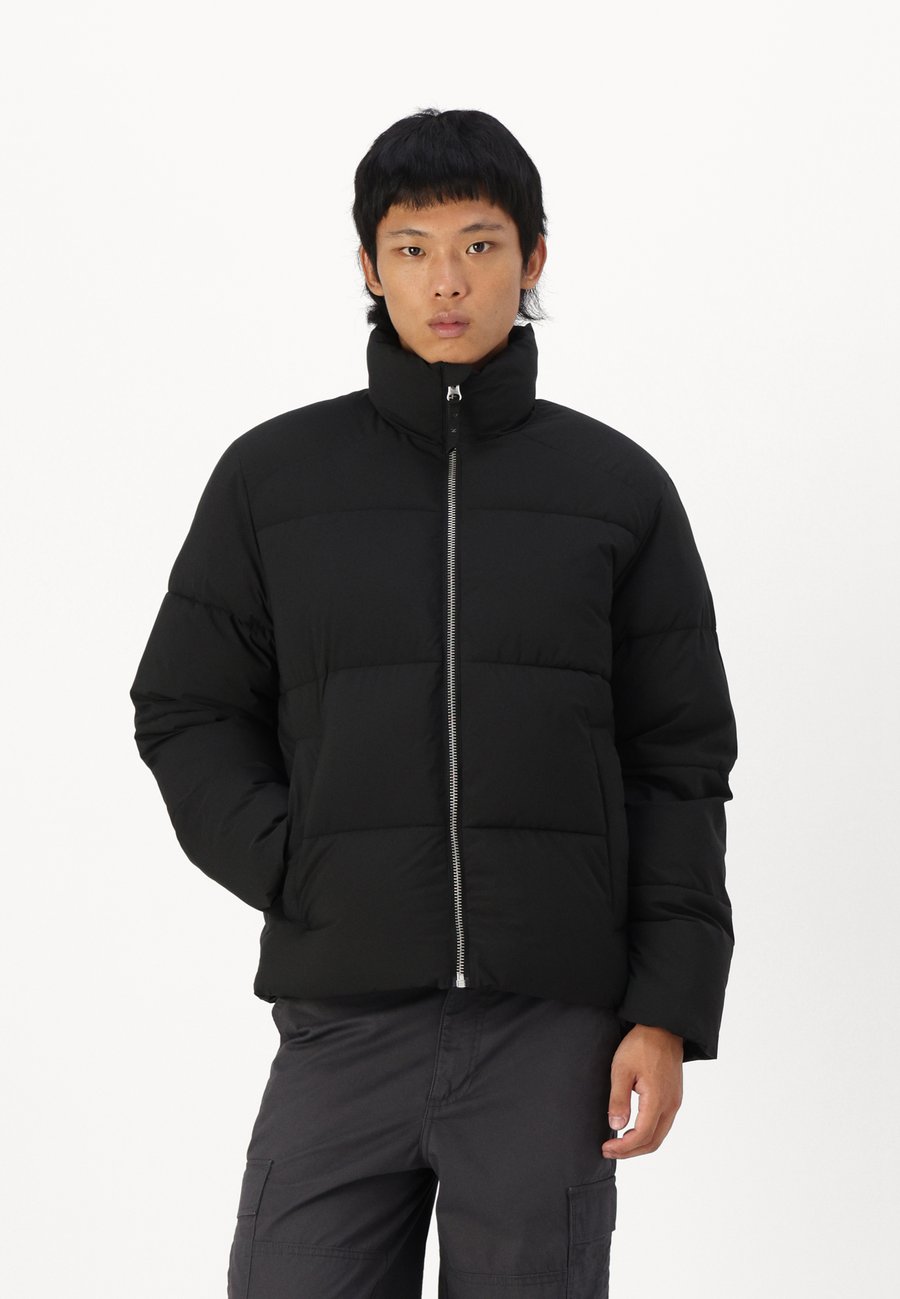 Куртка Jack & Jones PREMIUM JORFREDERIKSBERG PUFFER JACKET, Black
Куртка Jack & Jones PREMIUM JORFREDERIKSBERG PUFFER JACKET, Black