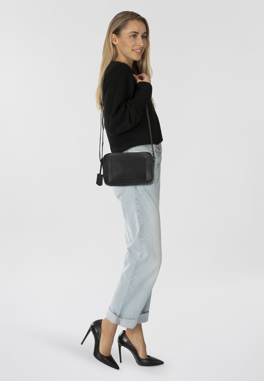 Сумка кросс-боди Burkely Cross body bag, Black
Сумка кросс-боди Burkely Cross body bag, Black