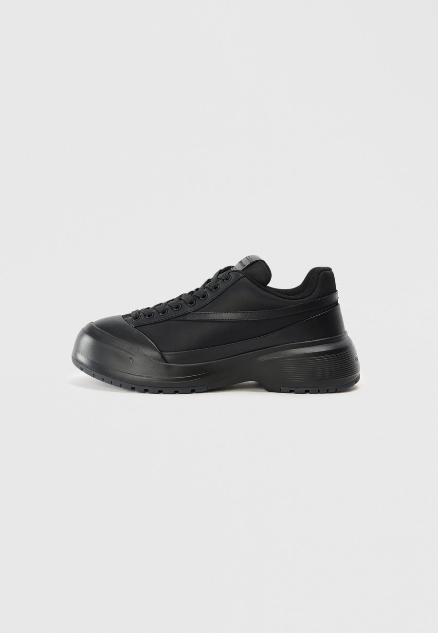 Кроссовки Emporio Armani Trainers, Black
Кроссовки Emporio Armani Trainers, Black