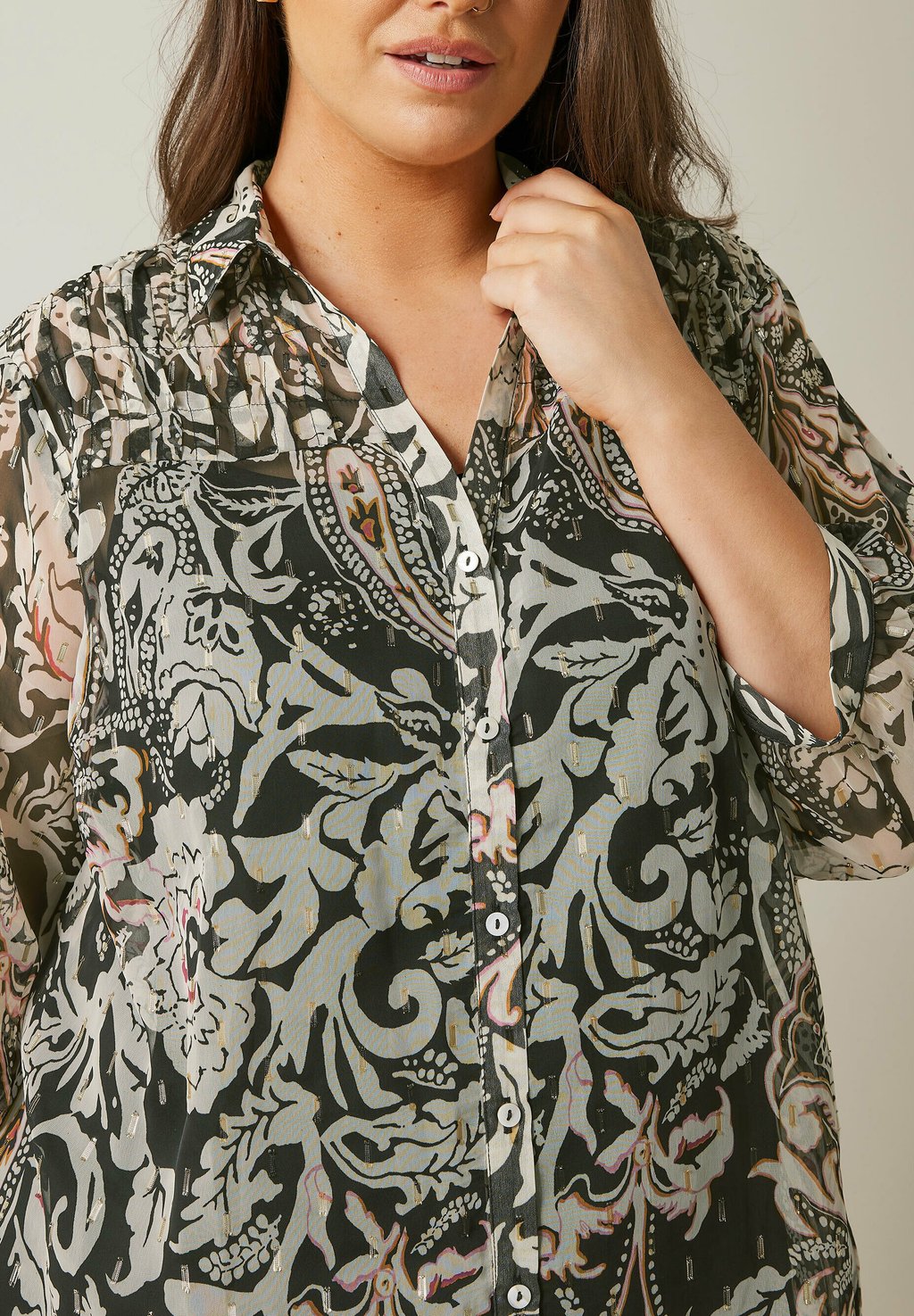 Блузка на пуговицах ABSTRACT PRINT Evans, черный
Блузка на пуговицах ABSTRACT PRINT Evans, черный