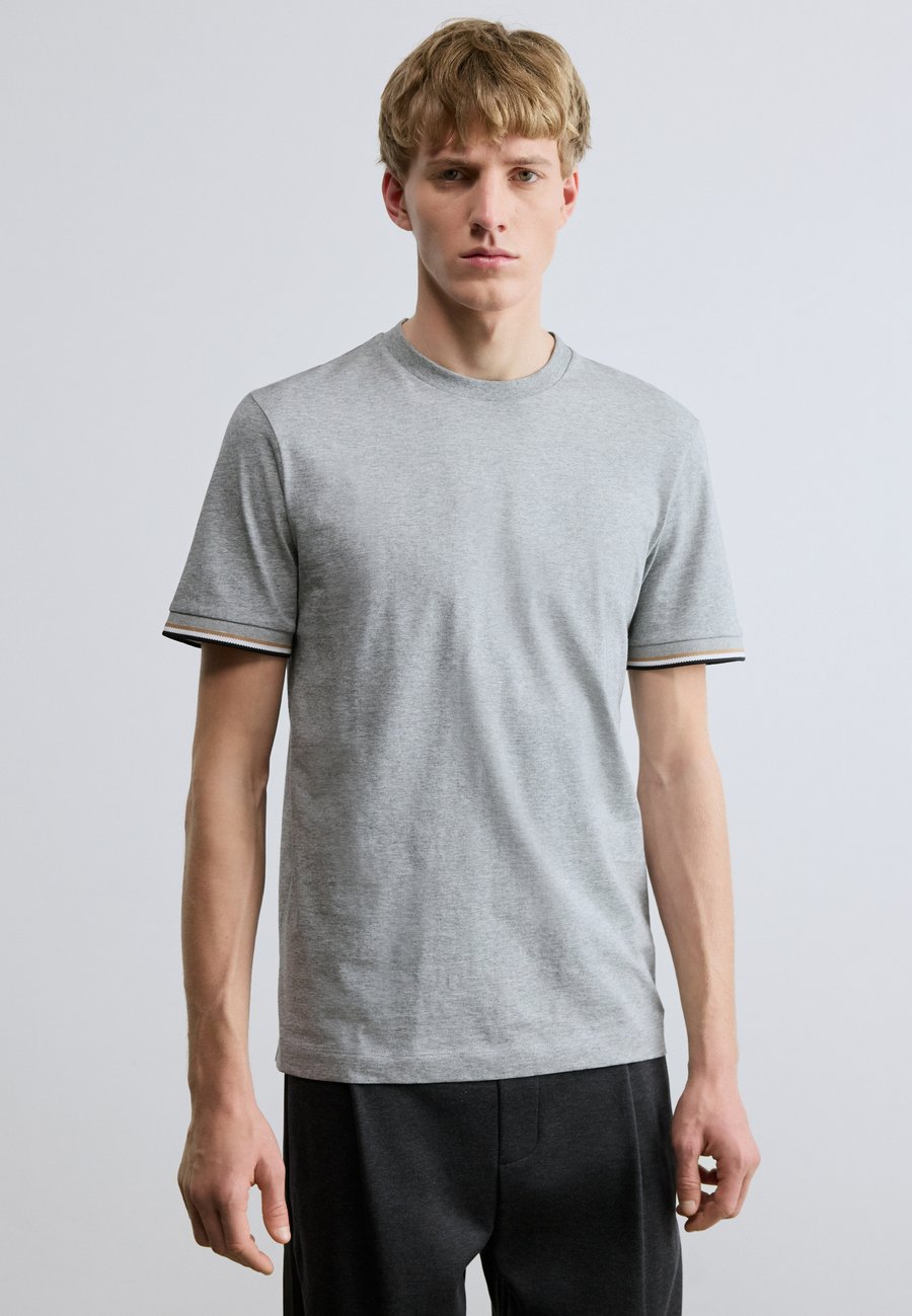 Футболка BOSS THOMPSON, Silver-Coloured/Grey, Серый, Футболка BOSS THOMPSON, Silver-Coloured/Grey
Футболка BOSS THOMPSON, Silver-Coloured/Grey, Серый, Футболка BOSS THOMPSON, Silver-Coloured/Grey