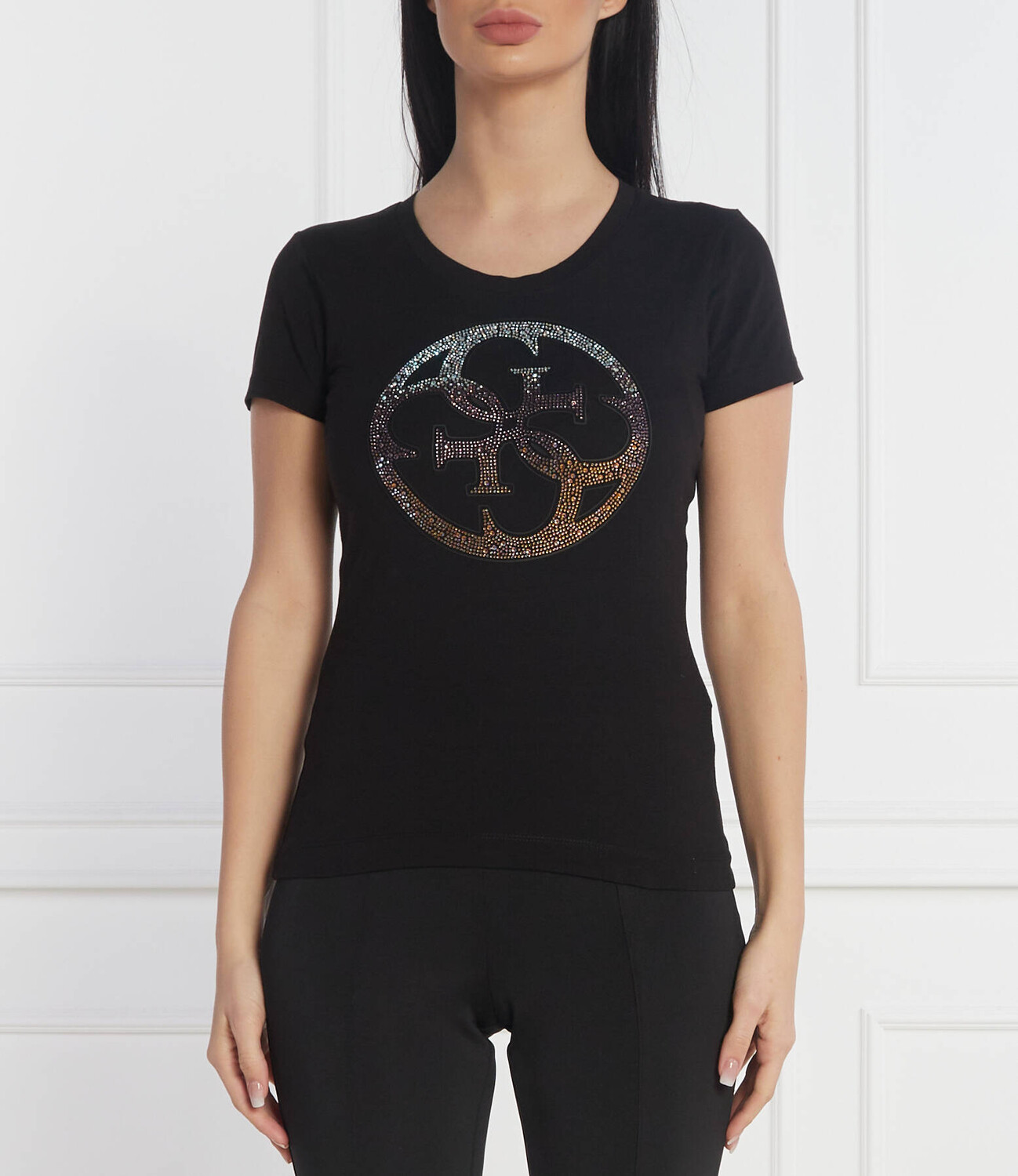 Футболка GUESS Slim Fit, черный
Футболка GUESS Slim Fit, черный