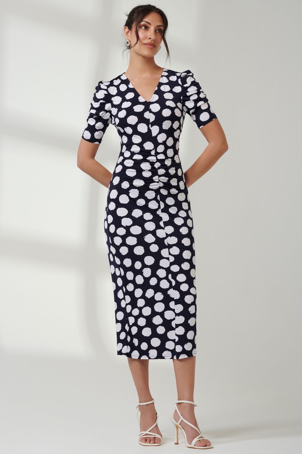 Платье футляр с рукавами фонариками и миди платьем Jolie Moi, черный 
Платье футляр с рукавами фонариками и миди платьем Jolie Moi, черный