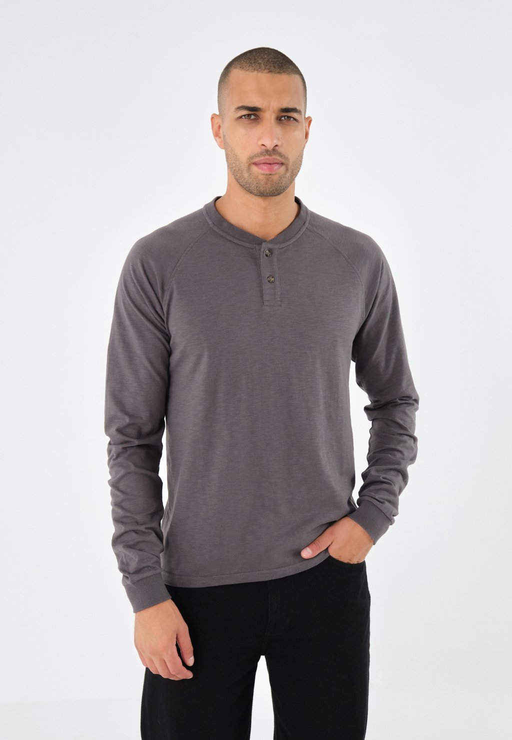 Топ с длинными рукавами Pier One, темно-серый
Топ с длинными рукавами Pier One, темно-серый