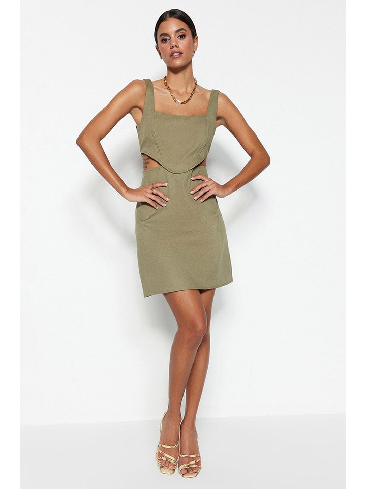 Короткое платье trendyol, хаки
Короткое платье trendyol, хаки