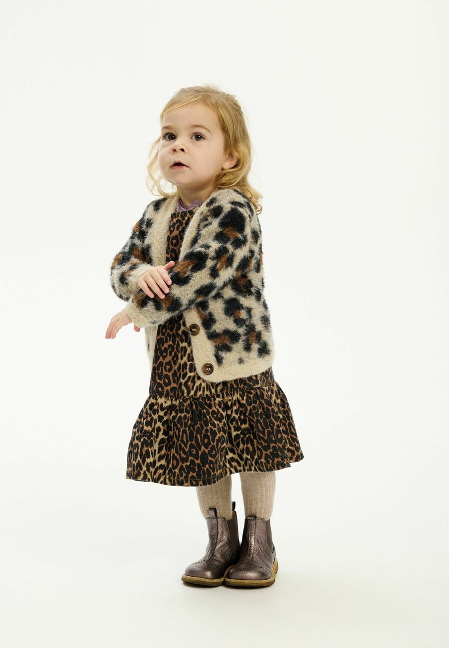 Кардиган The New Siblings Cardigan, Feather Gray Aop/Beige
Кардиган The New Siblings Cardigan, Feather Gray Aop/Beige