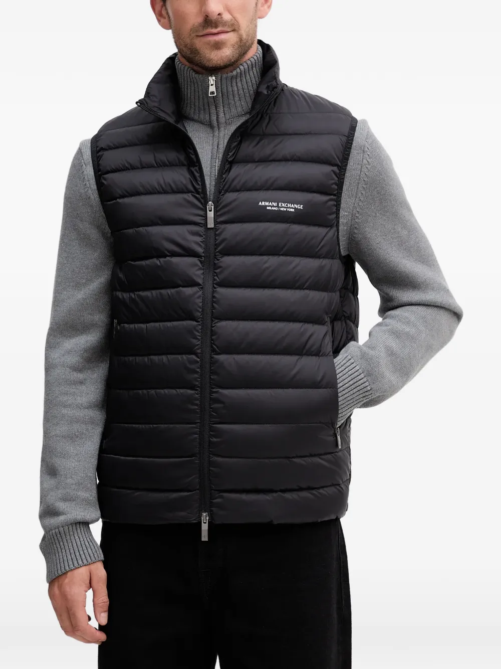 Стеганый жилет на молнии Armani Exchange, черный
Стеганый жилет на молнии Armani Exchange, черный