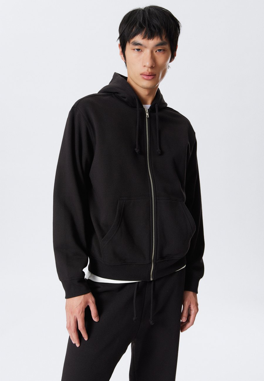 Толстовка Weekday Zip-up sweatshirt, Black, Черный, Толстовка Weekday Zip-up sweatshirt, Black
Толстовка Weekday Zip-up sweatshirt, Black, Черный, Толстовка Weekday Zip-up sweatshirt, Black