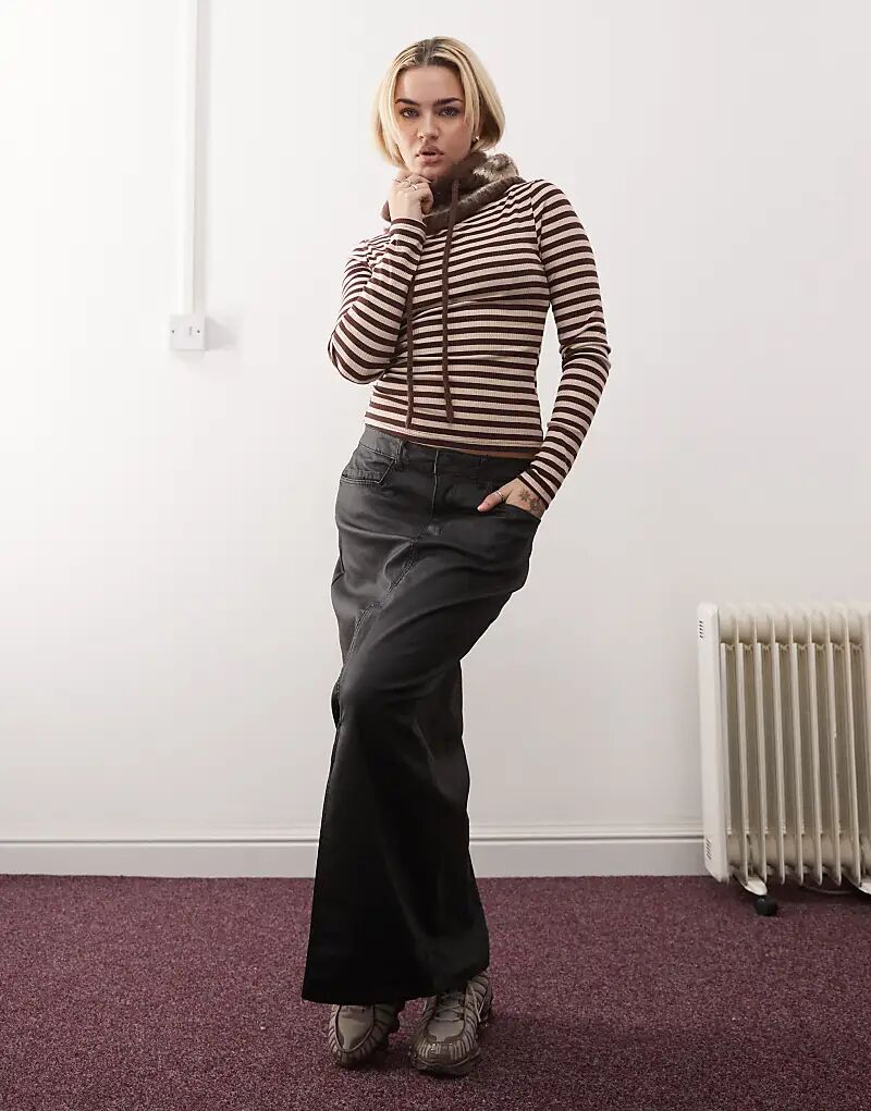 Юбка макси из искусственной кожи с разрезом спереди черного цвета Noisy May
Юбка макси из искусственной кожи с разрезом спереди черного цвета Noisy May