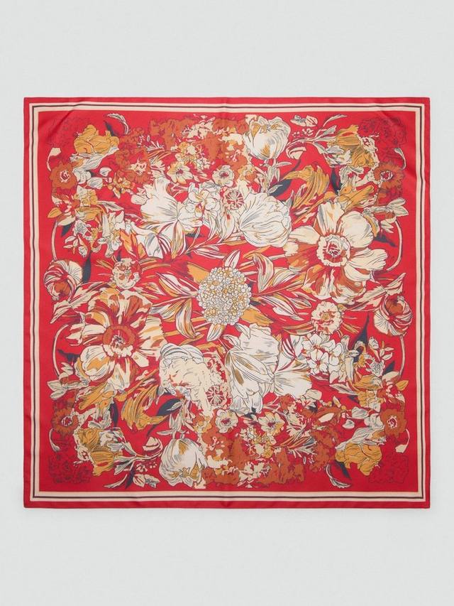 Блум сатиновый шарф с цветочным принтом Mango, Red
Блум сатиновый шарф с цветочным принтом Mango, Red