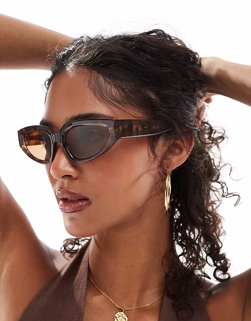 Солнцезащитные очки A.Kjaerbede Ella «кошачий глаз» в черепаховом цвете
Солнцезащитные очки A.Kjaerbede Ella «кошачий глаз» в черепаховом цвете