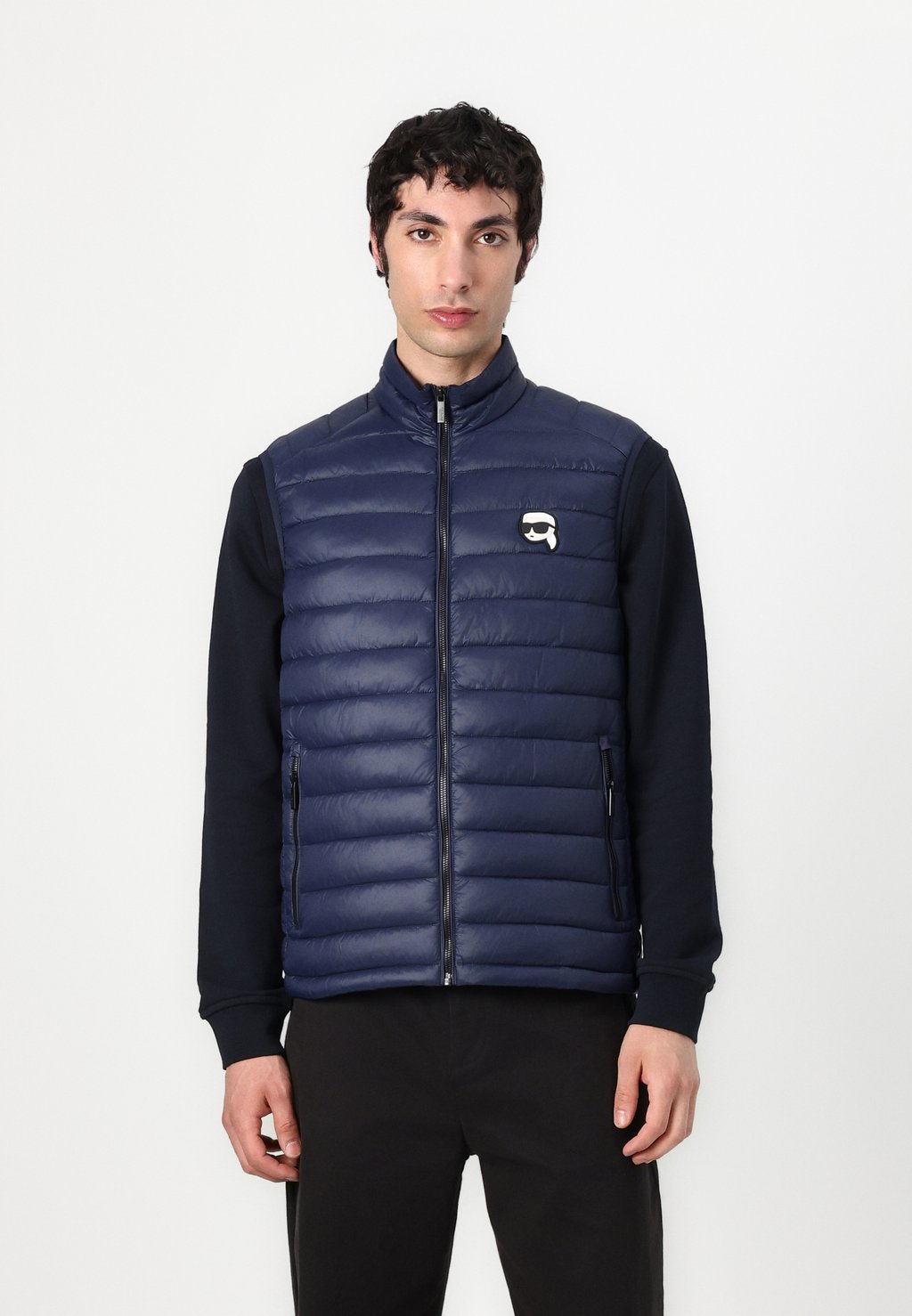 Жилет KARL LAGERFELD, темно-синий
Жилет KARL LAGERFELD, темно-синий