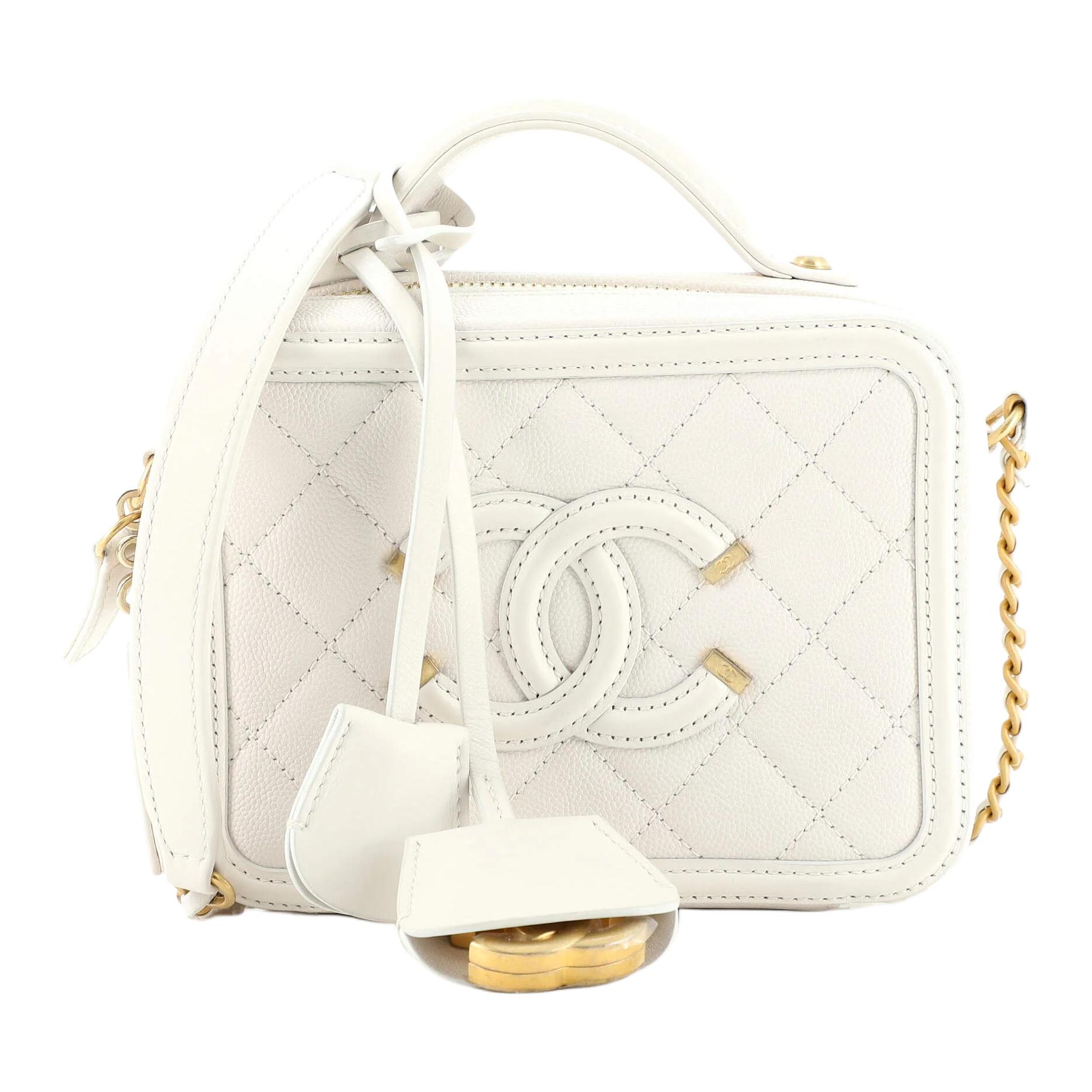 CHANEL Мини-сумка кроссбоди из телячьей кожи для женщин Ecru
CHANEL Мини-сумка кроссбоди из телячьей кожи для женщин Ecru