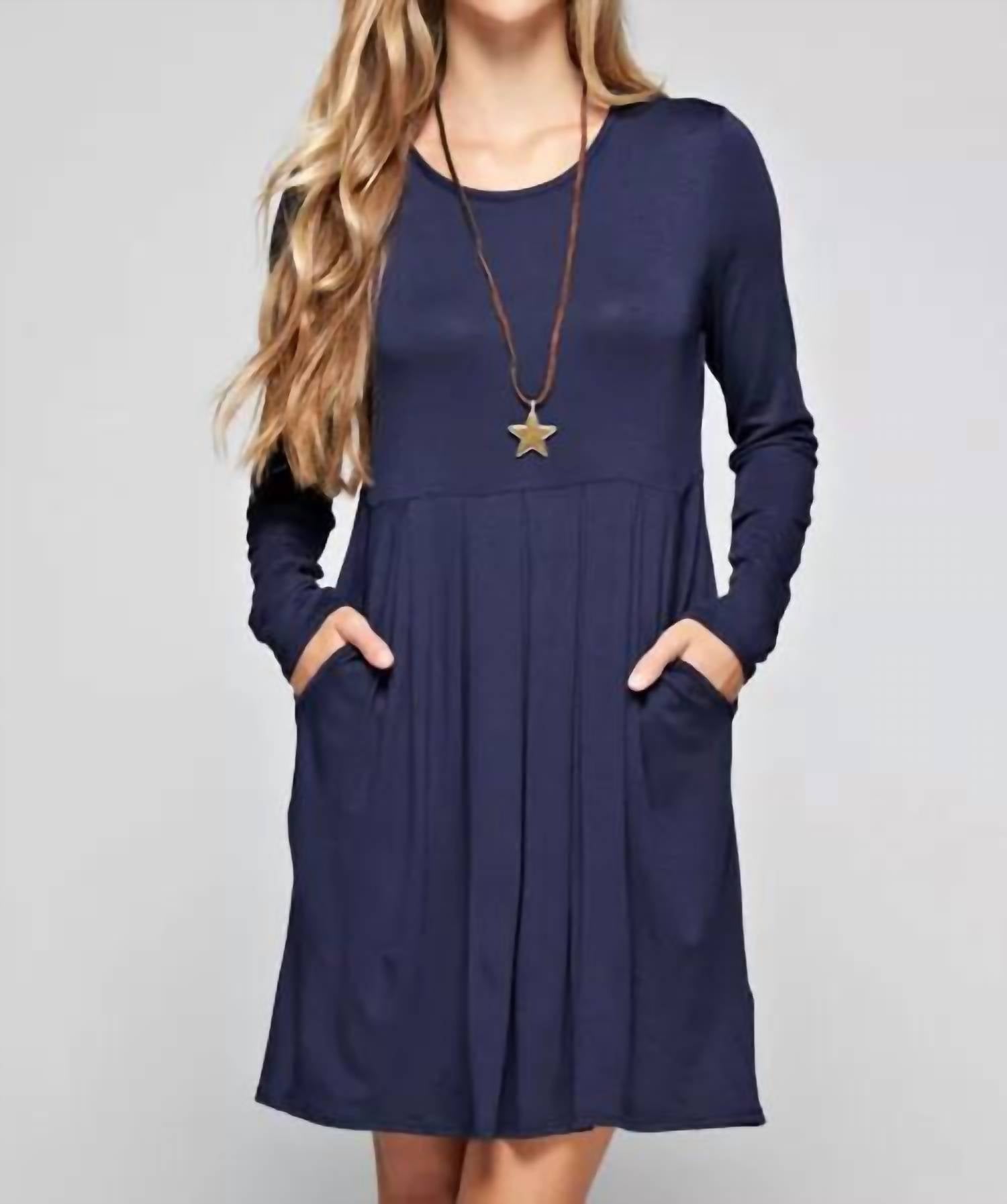 Плиссированное однотонное классическое платье темно-синего цвета 12pm By Mon Ami
Плиссированное однотонное классическое платье темно-синего цвета 12pm By Mon Ami