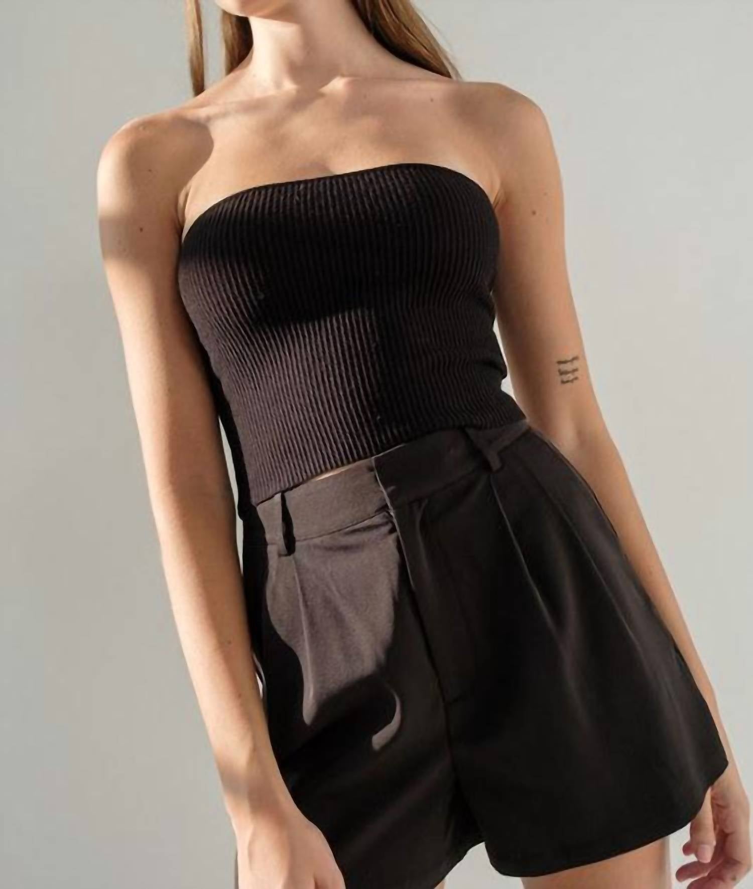 Короткое плиссированное платье Penny черного цвета PAPERMOON
Короткое плиссированное платье Penny черного цвета PAPERMOON