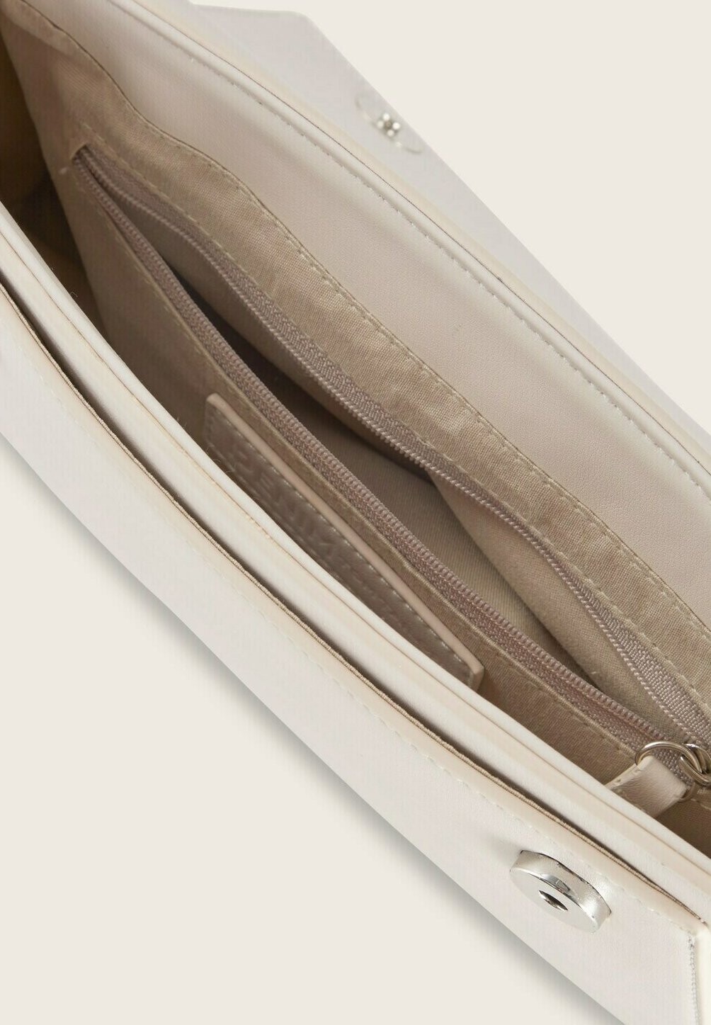 Сумочка ANNE UMHÄNGE TOM TAILOR DENIM, белый
Сумочка ANNE UMHÄNGE TOM TAILOR DENIM, белый